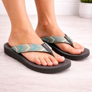 Skechers Yoga Foam Flip Flops Women's Sz 10 Gray Teal Print Comfort Thong Slides